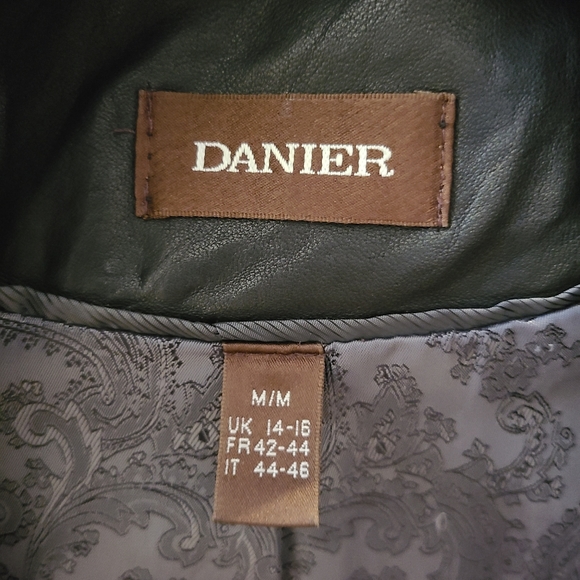 Danier leather jacket - Picture 4 of 6